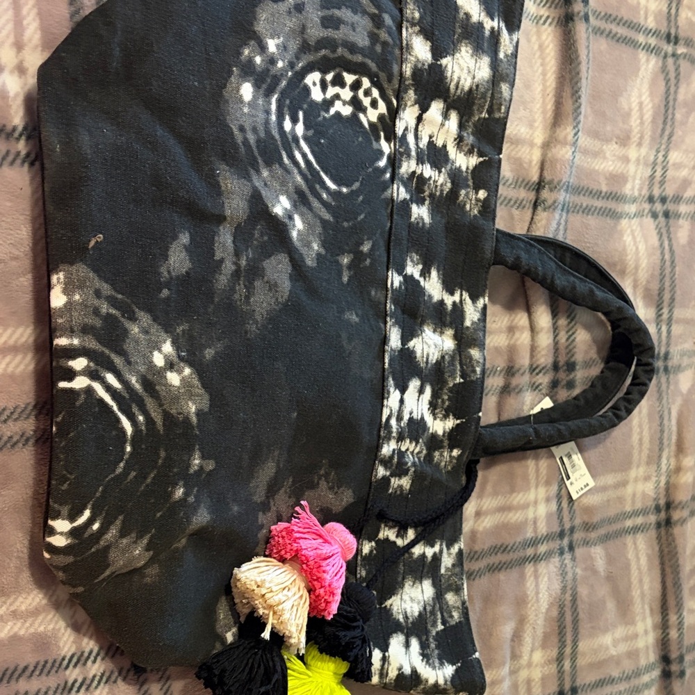 No Boundaries tote bag